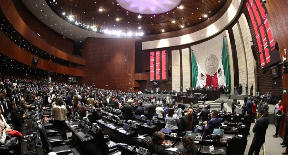 Aprueban en Comisión la “Ley Antimemes”: Advierten riesgo de censura y multas millonarias a plataformas de internet
