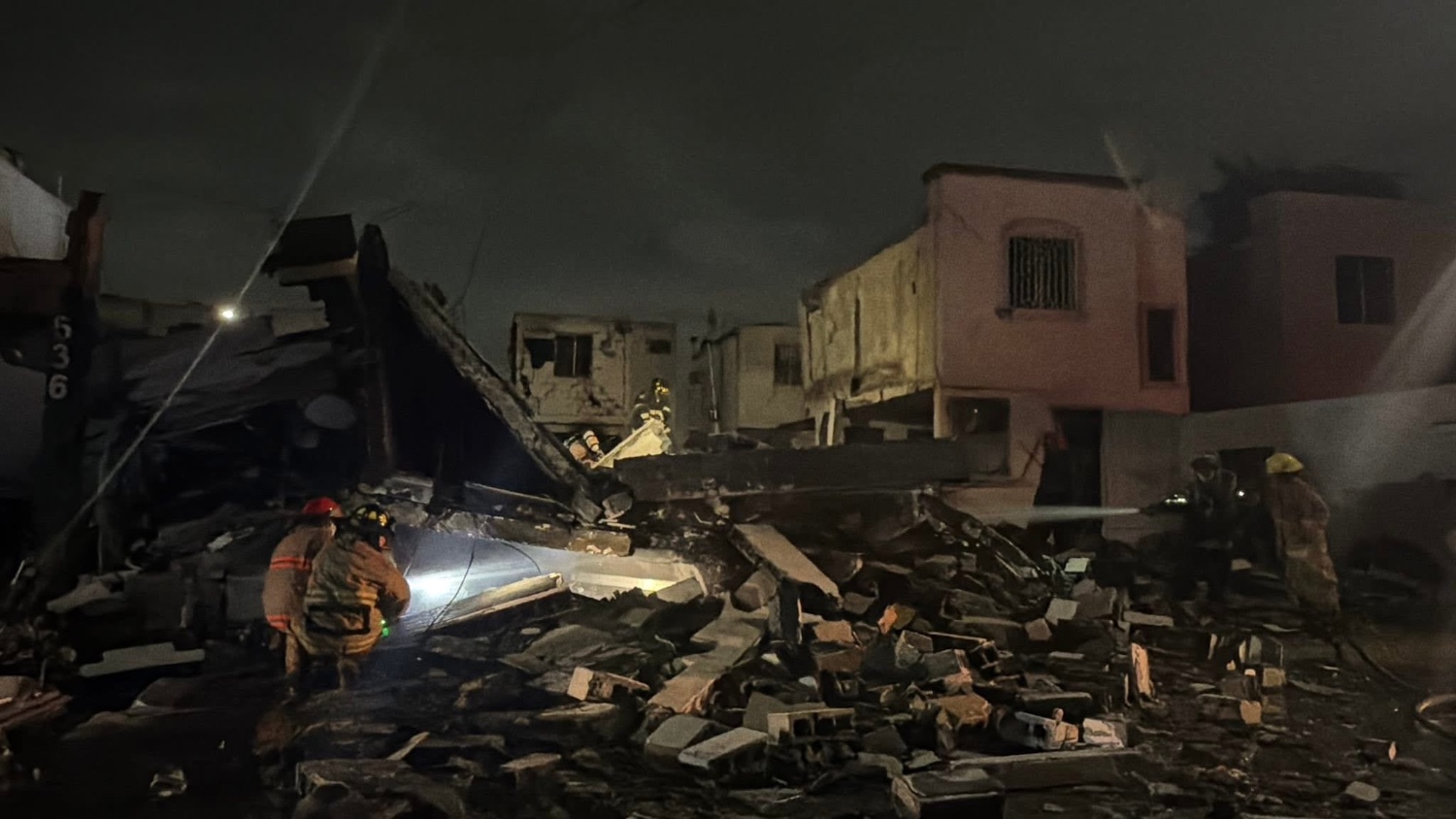 Tragedia en Pesquería: Explosión por Pirotecnia Deja 3 Muertos y Decenas de Casas Dañadas